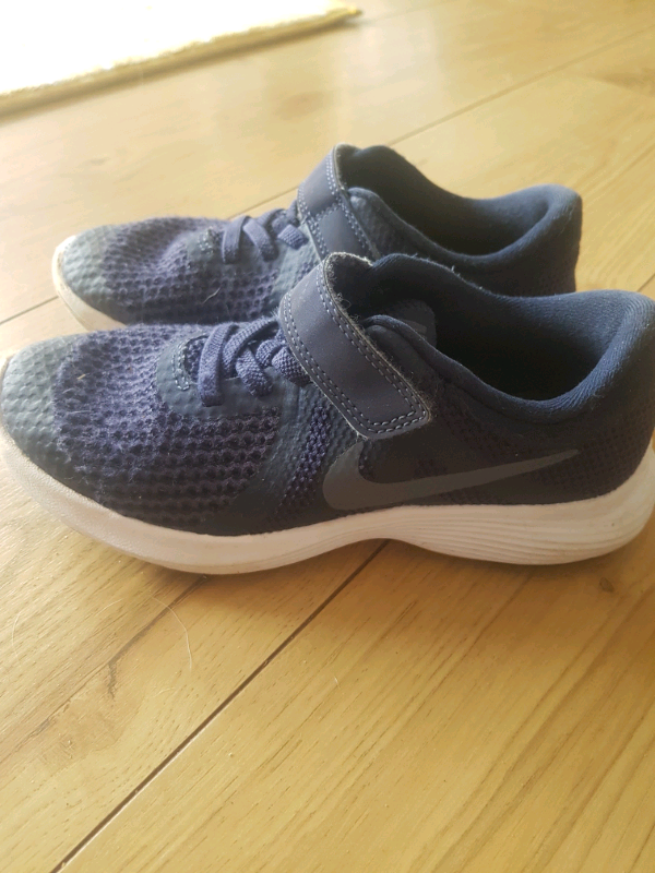 boys nike trainers size 12